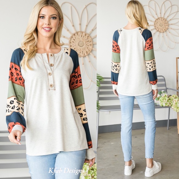 ❤️ LAST ONE! Puff Sleeve Animal Print Contrast Super Soft Henley! - Picture 8 of 9